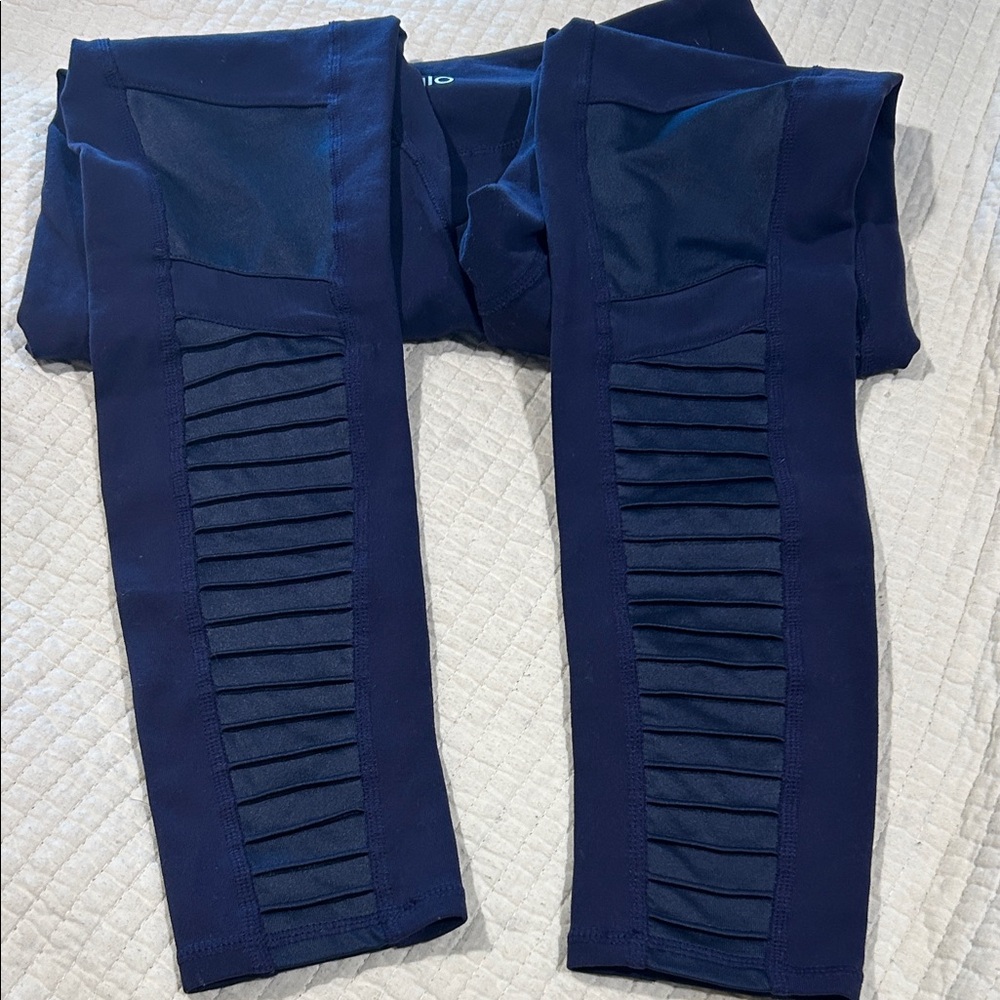 ALO Yoga Deep Blue Leggings - Picture 5 of 8